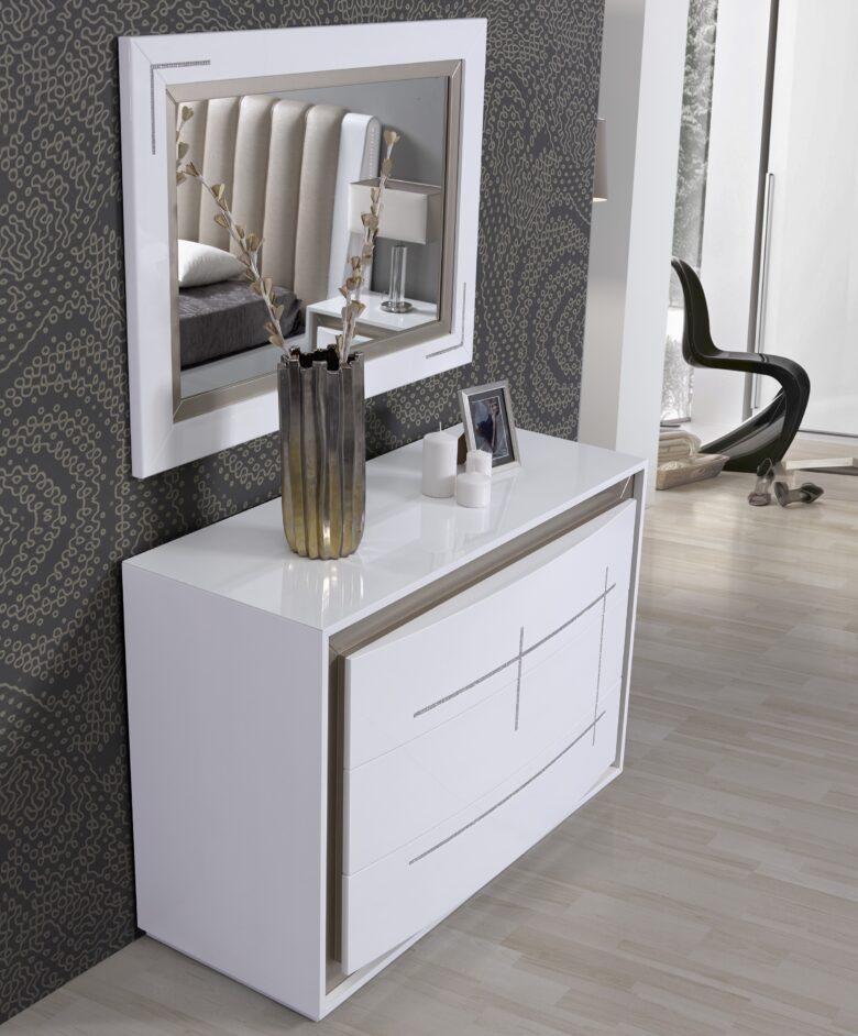 Cômoda branca moderna com espelho e decoração elegante