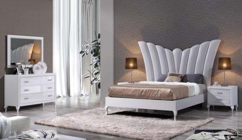Quarto moderno com cama e decoração elegante