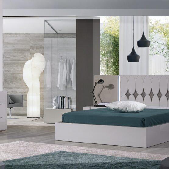Quarto moderno com cama e decoração minimalista
