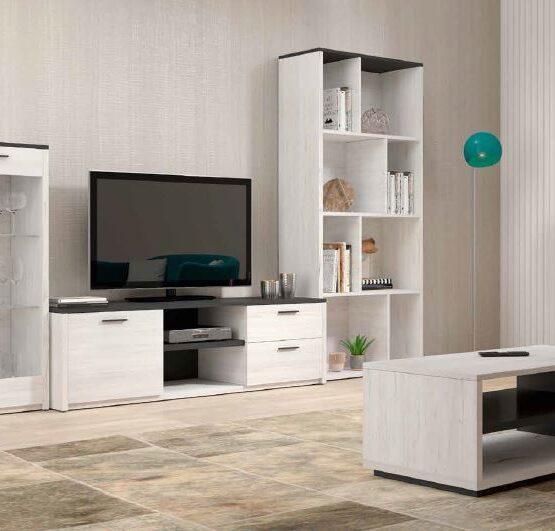 Sala moderna com móveis brancos e televisão