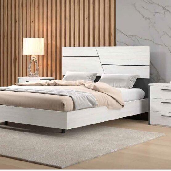 Quarto moderno com cama e mesas de cabeceira