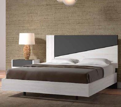 Cama moderna com cabeceira bicolor e mesa de cabeceira