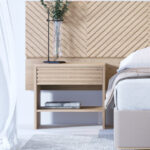Mesinha de cabeceira moderna em madeira clara.